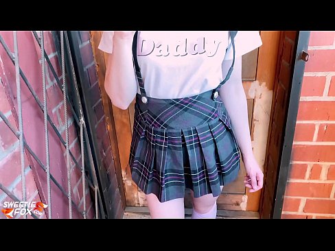 ❤️ Schoolgirl nyedot kontol rumiyin lan jancok tinimbang kelas. ️❌ Video porno ing kita