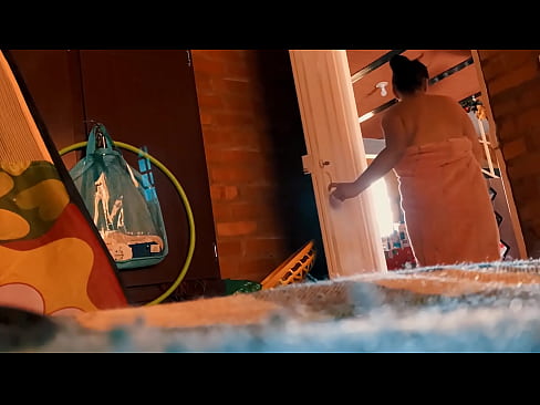 ❤️ Pakdhe ngetutake aku menyang adus, dheweke jancok nalika aku adus. ️❌ Video porno ing kita