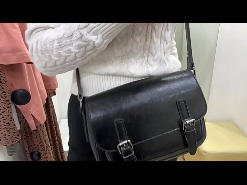 ❤️ Masturbasi umum saka asu enom FeralBerry karo dildo ing kamar fitting ️❌ Video porno ing kita